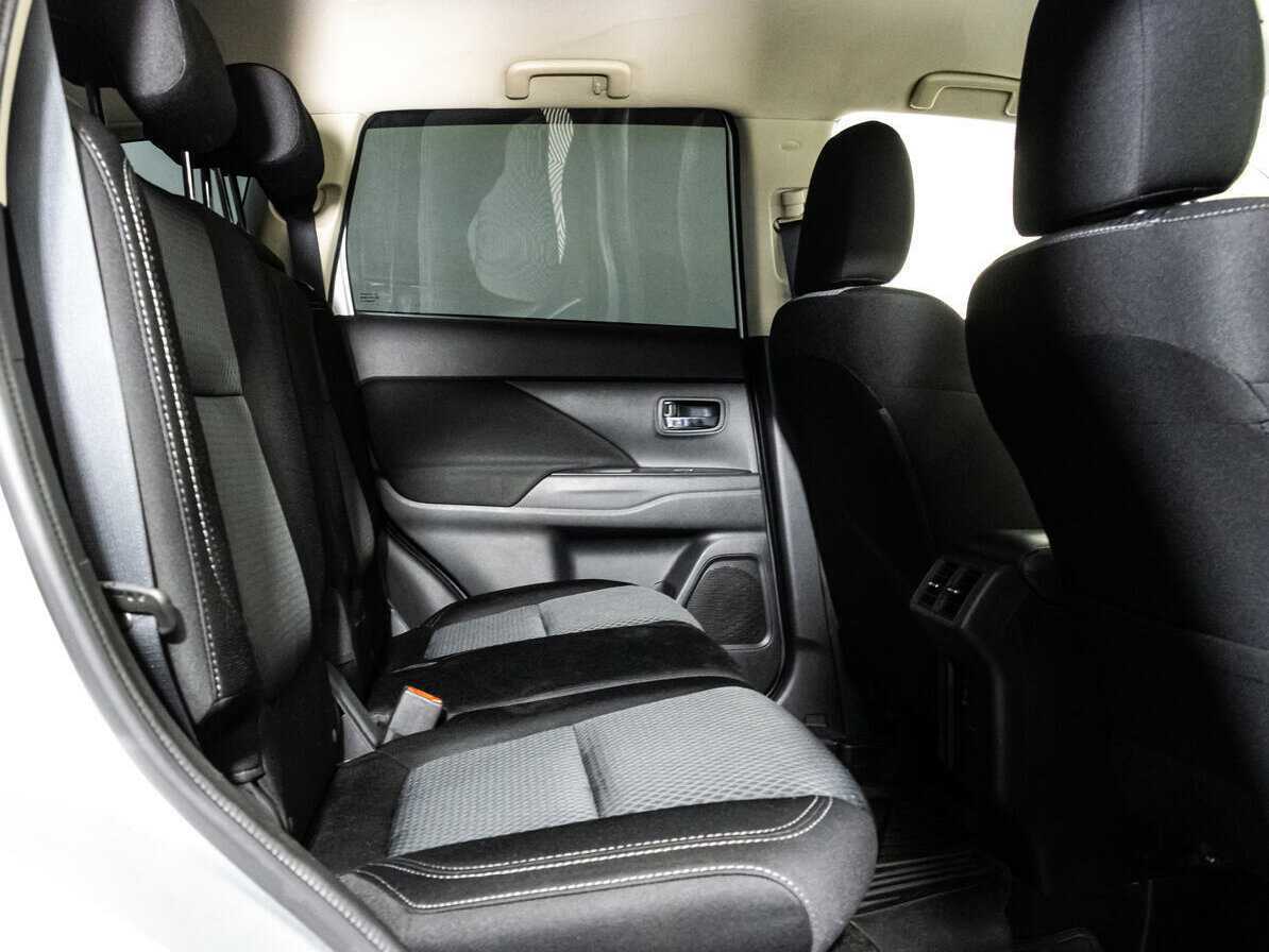 Б/У Митсубиши Оутлэндер 2019 года. Фото: #15