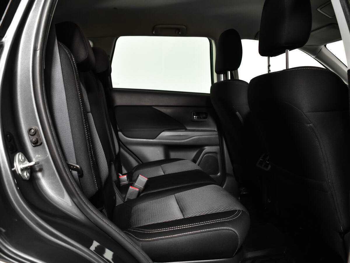 Б/У Митсубиши Оутлэндер 2020 года. Фото: #9