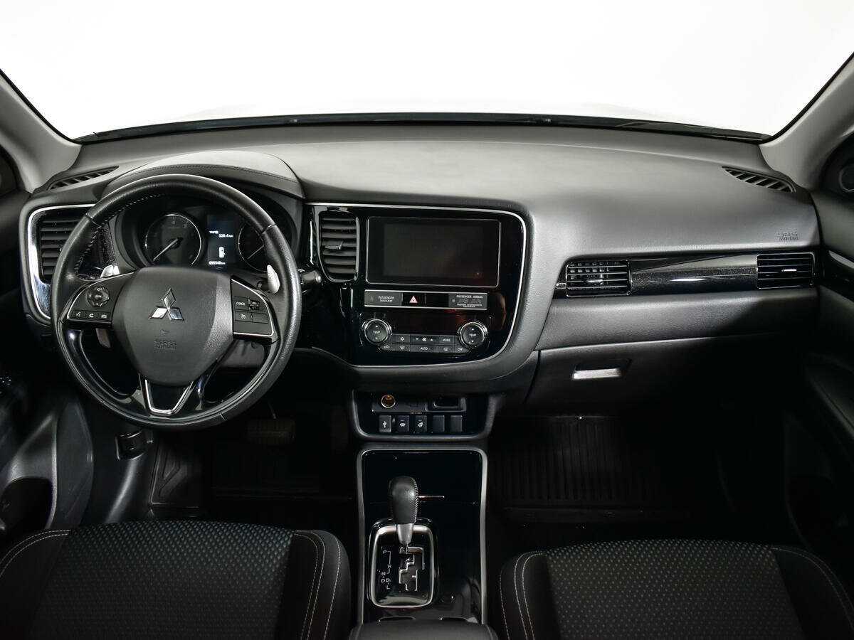 Б/У Митсубиши Оутлэндер 2020 года. Фото: #11