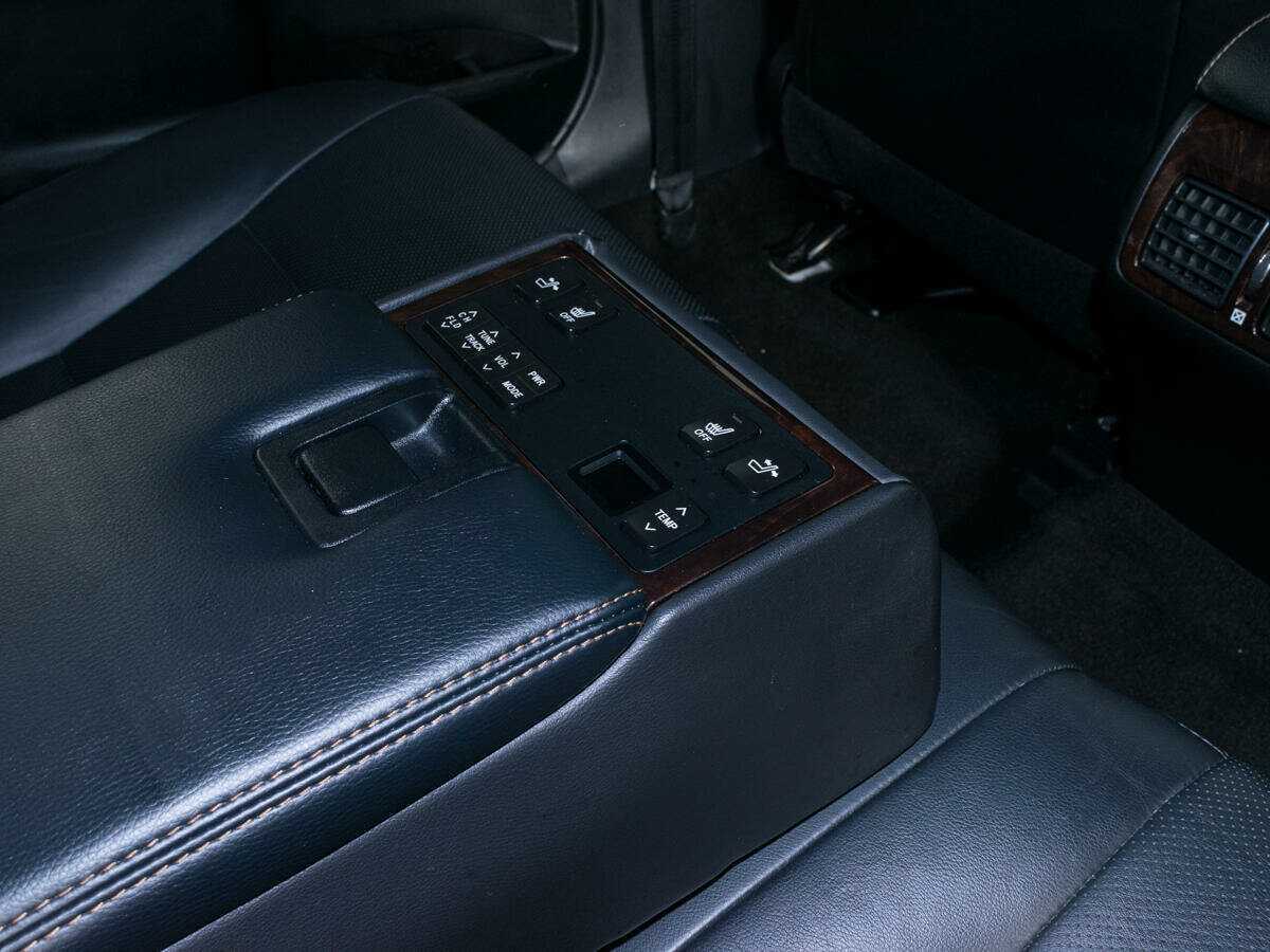 Б/У Тойота Камри 2017 года. Фото: #10