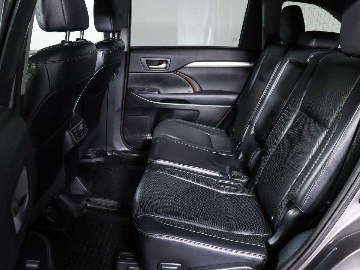 Б/У Тойота Хайлэндер 2014 года. Фото: #7