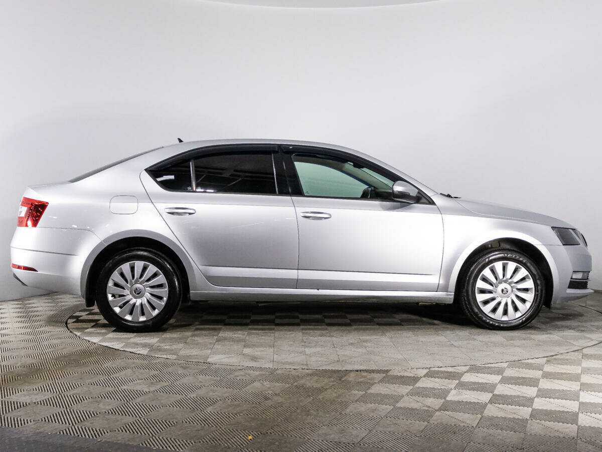 Б/У Шкода Октавия 2017 года. Фото: #3