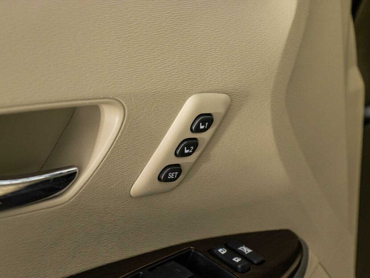 Б/У Тойота Венза 2013 года. Фото: #18