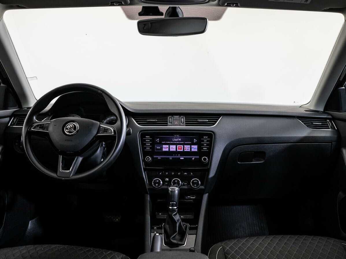 Б/У Шкода Октавия 2018 года. Фото: #9