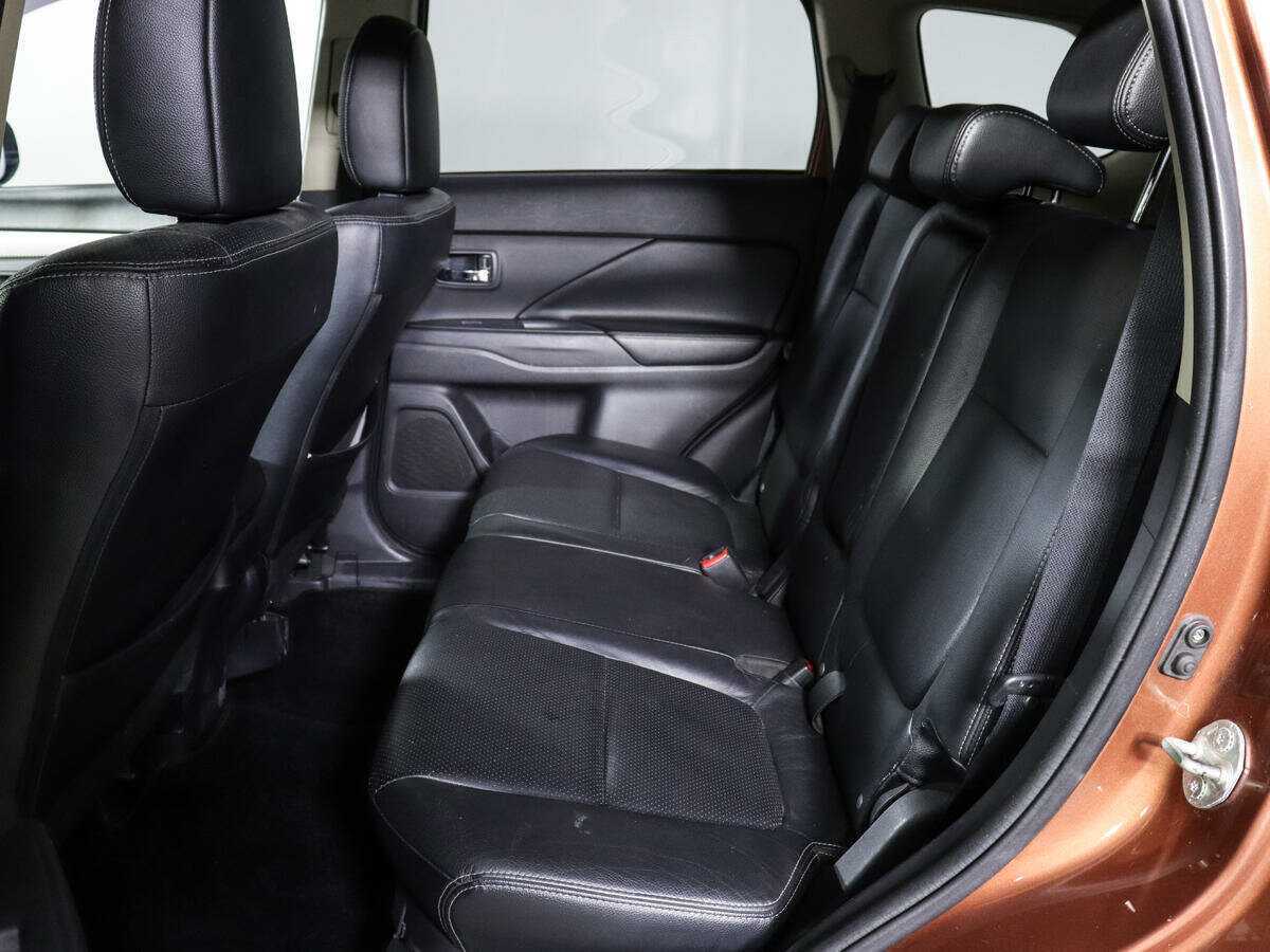 Б/У Митсубиши Оутлэндер 2012 года. Фото: #8