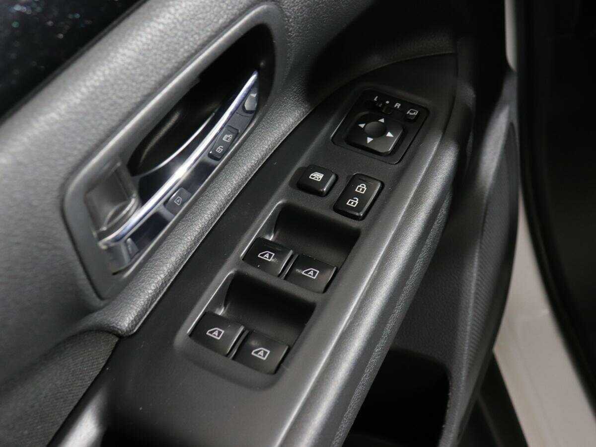 Б/У Митсубиши Оутлэндер 2019 года. Фото: #12