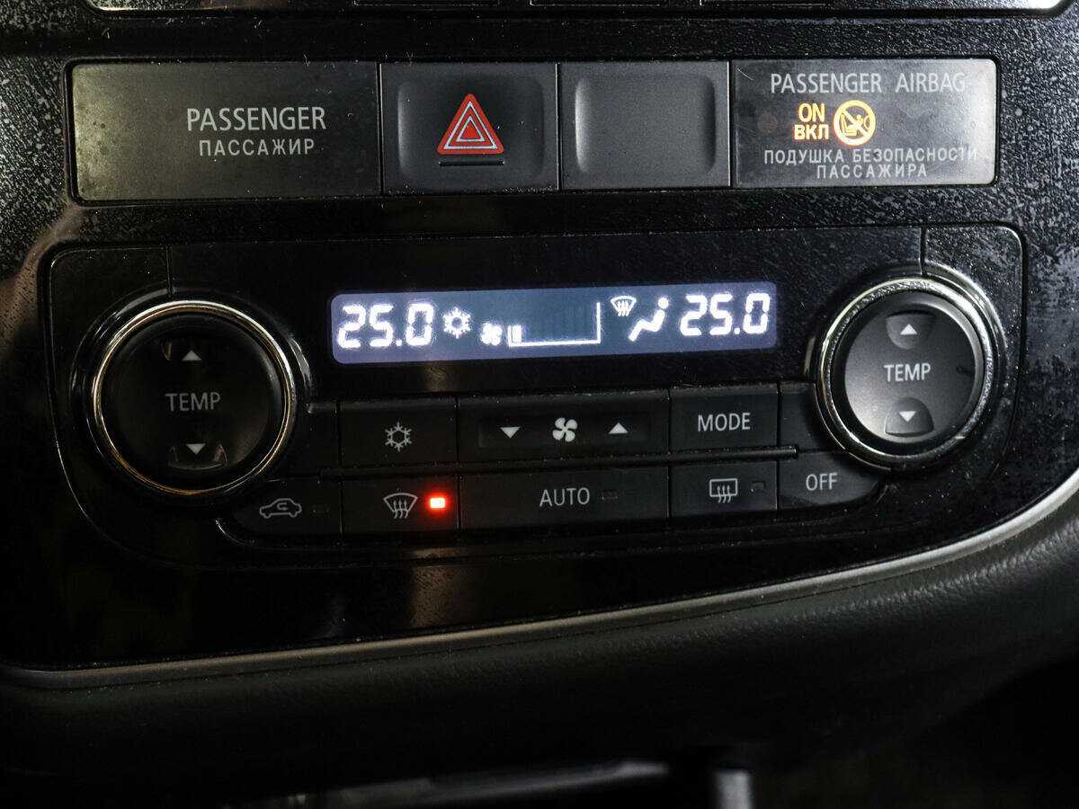 Б/У Митсубиши Оутлэндер 2015 года. Фото: #15