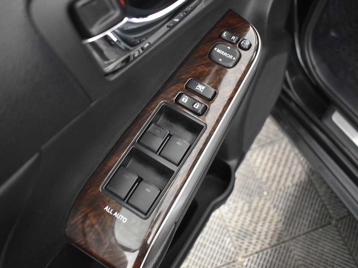 Б/У Тойота Камри 2017 года. Фото: #8