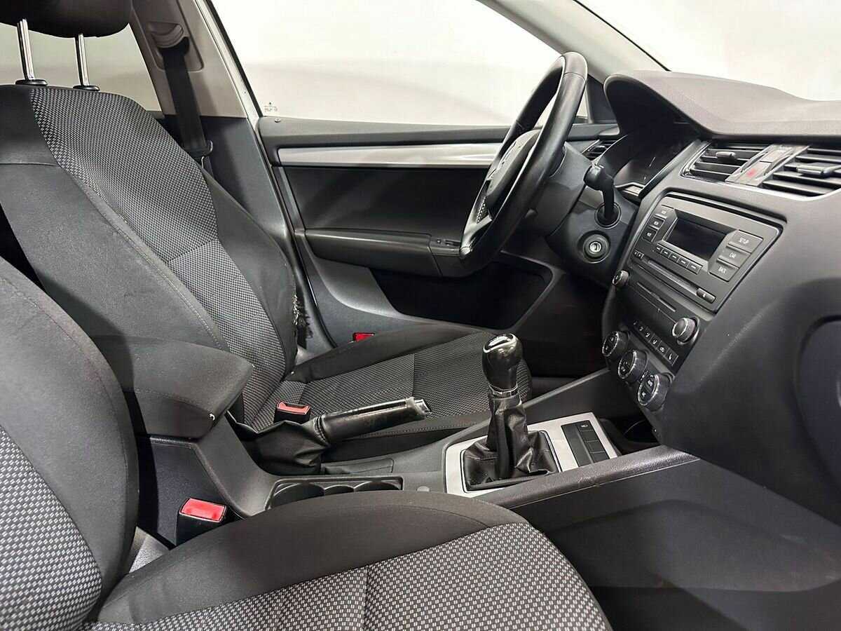 Б/У Шкода Октавия 2013 года. Фото: #8