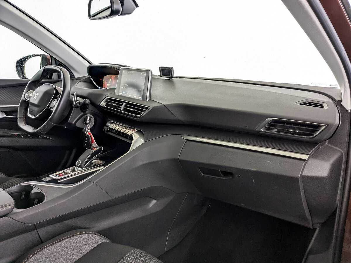 Б/У Пежо 3008 2017 года. Фото: #8