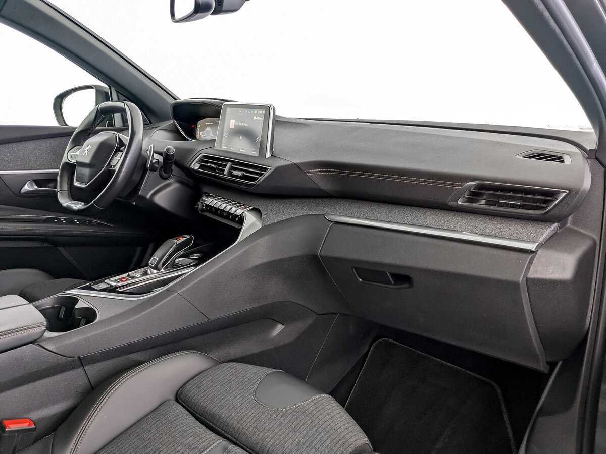 Б/У Пежо 3008 2018 года. Фото: #8