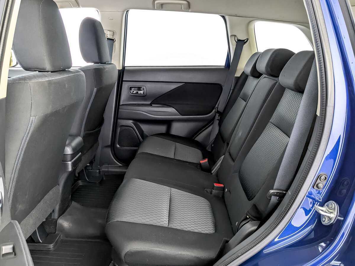 Б/У Митсубиши Оутлэндер 2014 года. Фото: #9