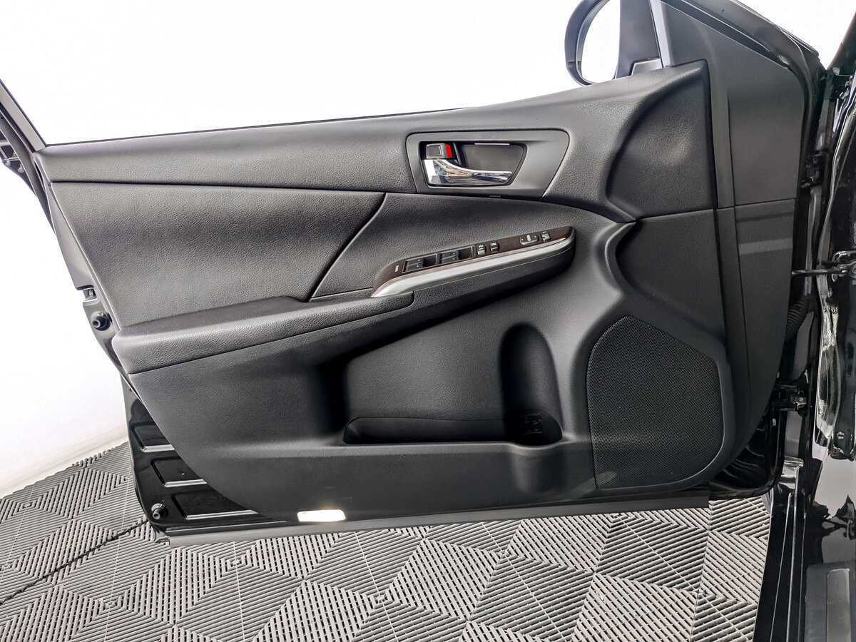 Б/У Тойота Камри 2016 года. Фото: #14