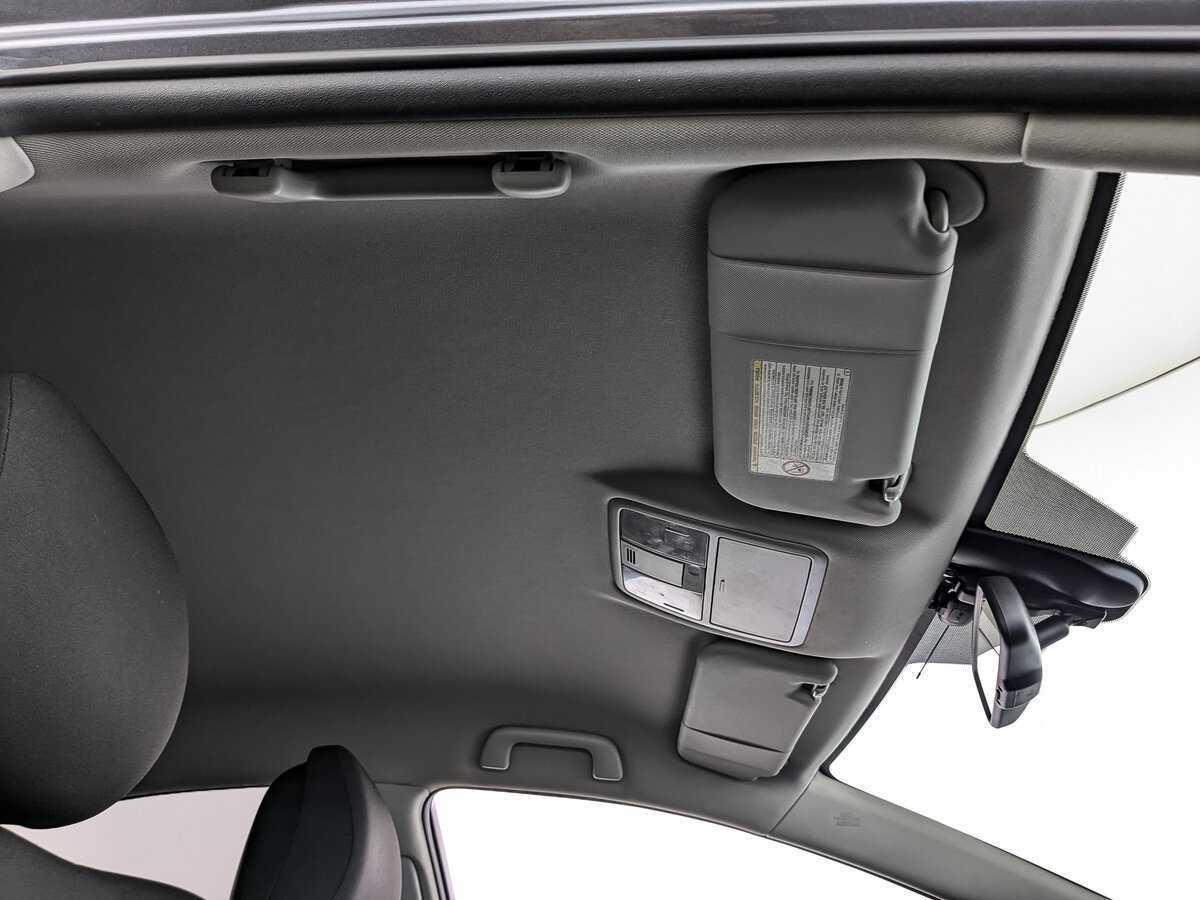 Б/У Тойота Авенсис 2012 года. Фото: #17