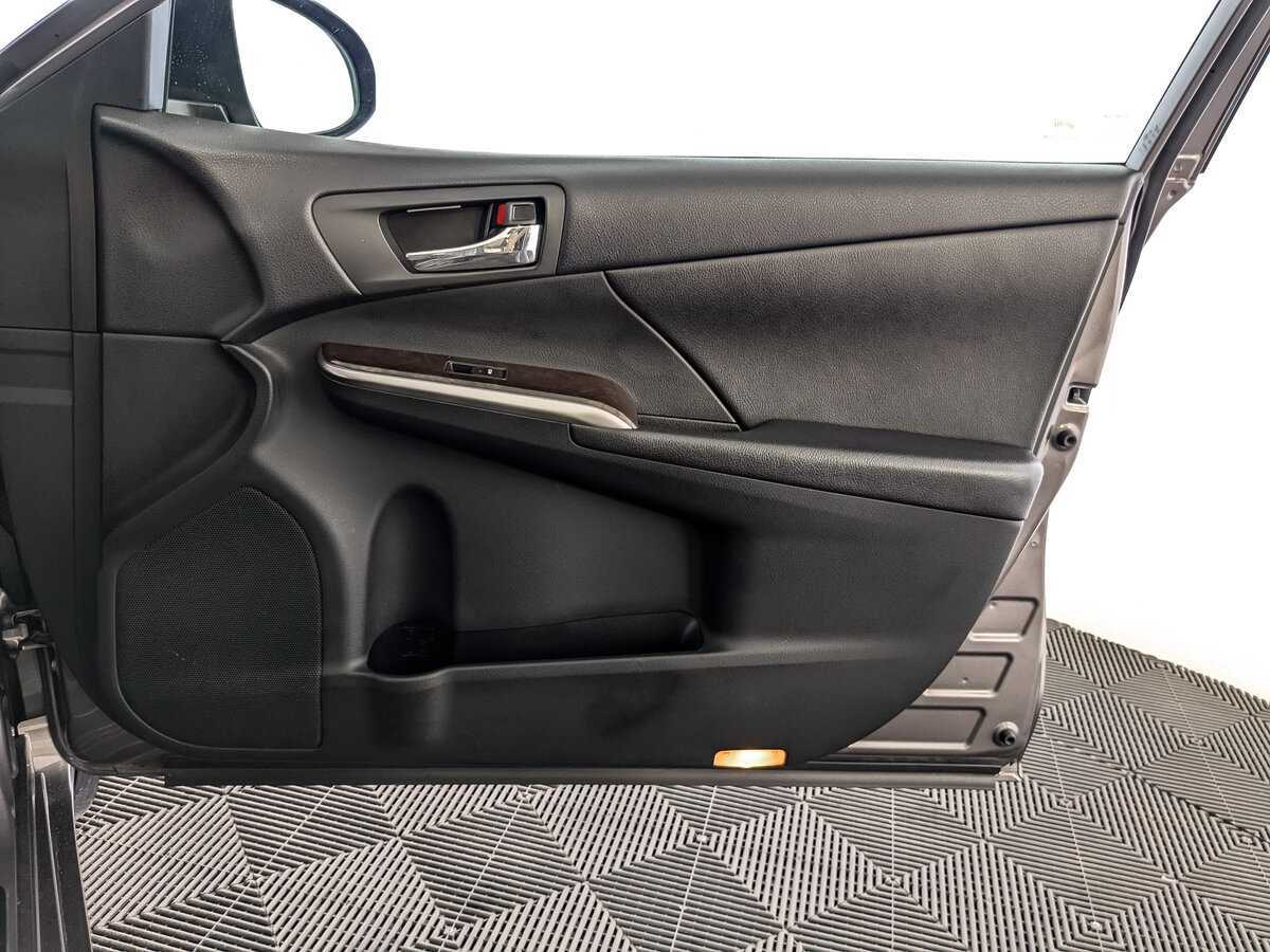 Б/У Тойота Камри 2016 года. Фото: #20