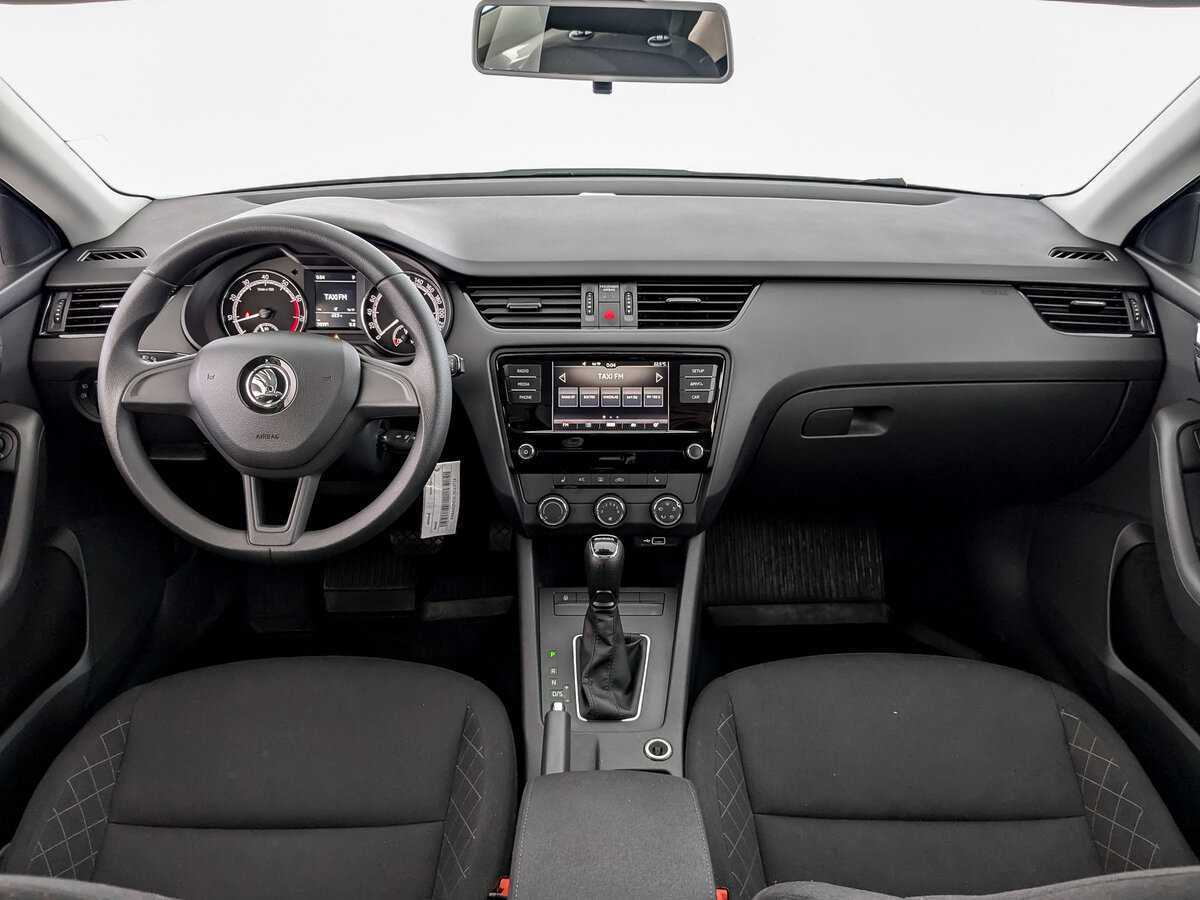 Б/У Шкода Октавия 2020 года. Фото: #11