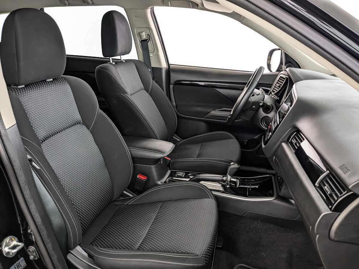 Б/У Митсубиши Оутлэндер 2019 года. Фото: #19