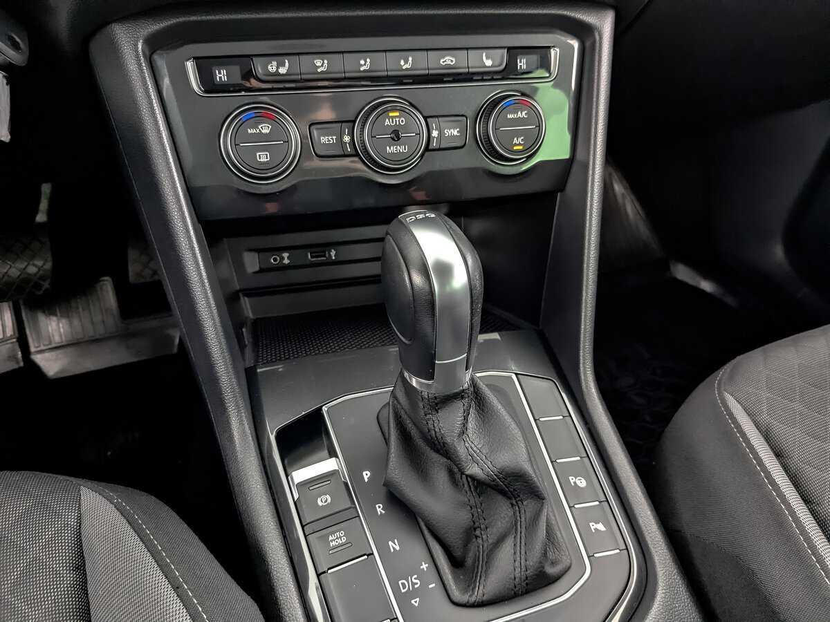 Б/У Фольксваген Тигуан 2017 года. Фото: #21