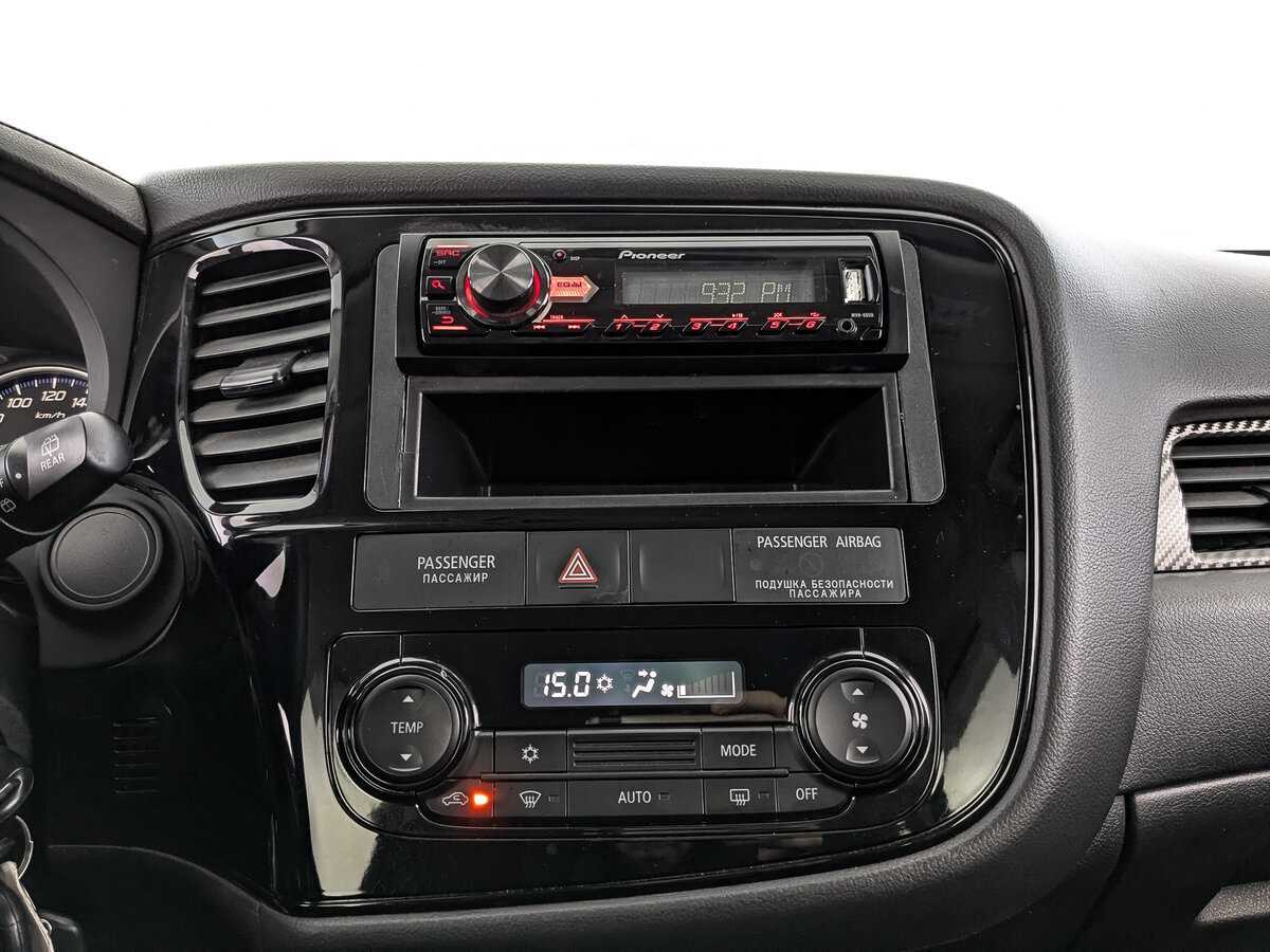 Б/У Митсубиши Оутлэндер 2015 года. Фото: #12