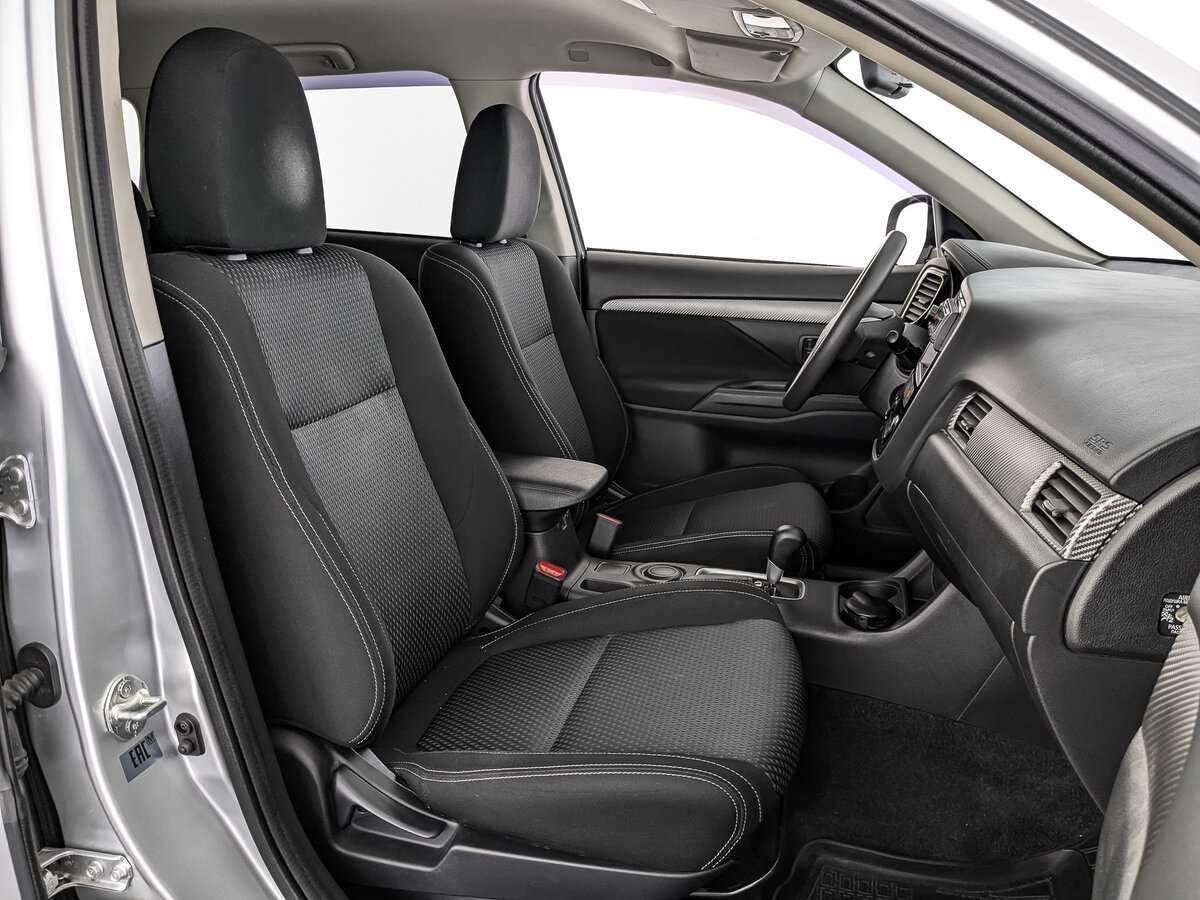 Б/У Митсубиши Оутлэндер 2015 года. Фото: #19