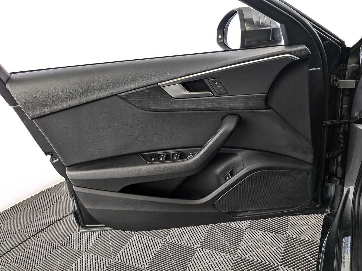 Б/У Ауди А4 2018 года. Фото: #14