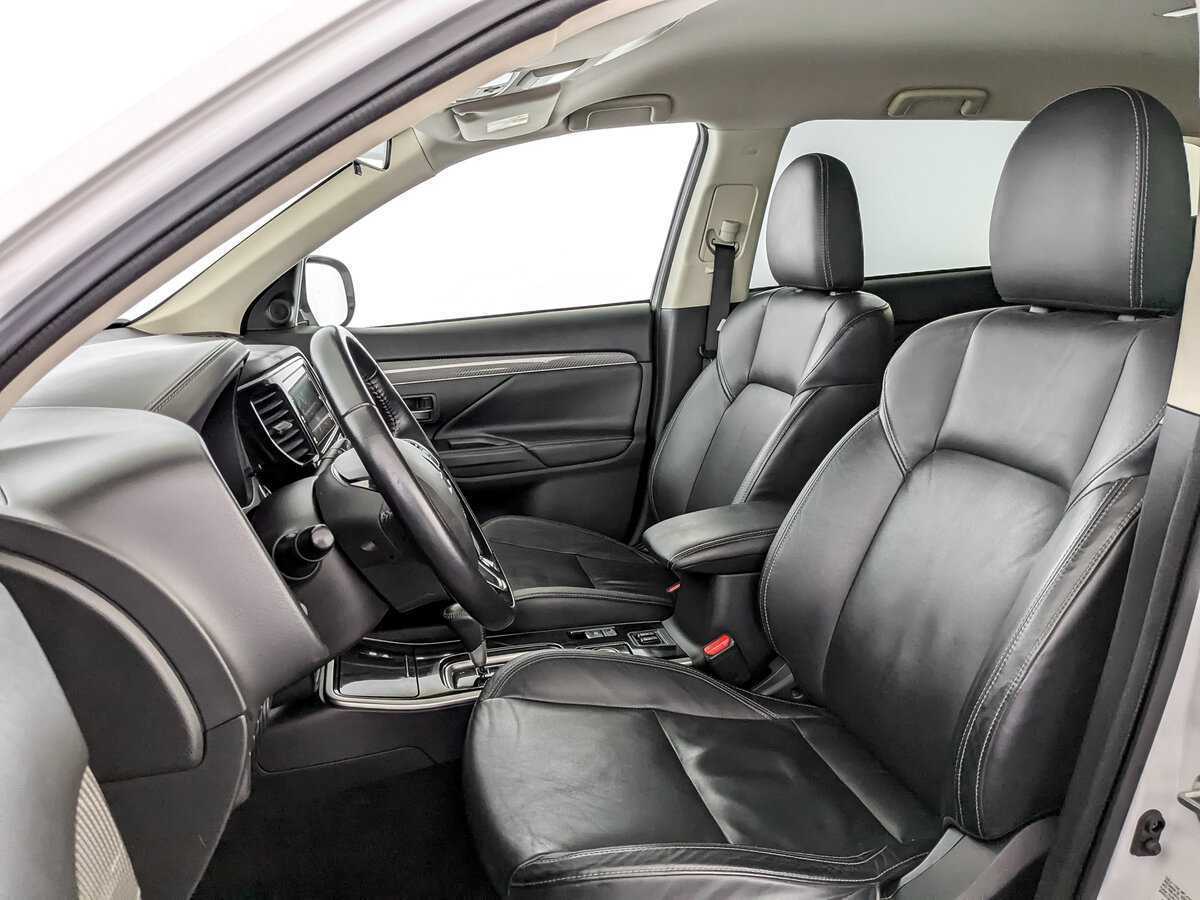 Б/У Митсубиши Оутлэндер 2019 года. Фото: #15