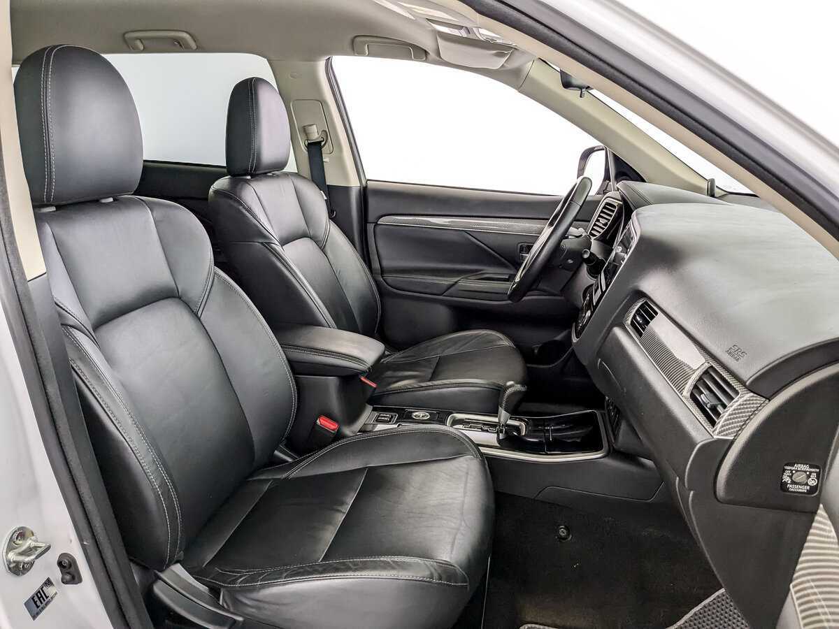 Б/У Митсубиши Оутлэндер 2019 года. Фото: #19