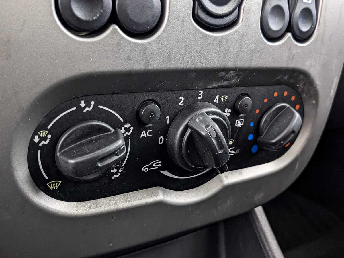 Б/У Рено Сандеро 2012 года. Фото: #16