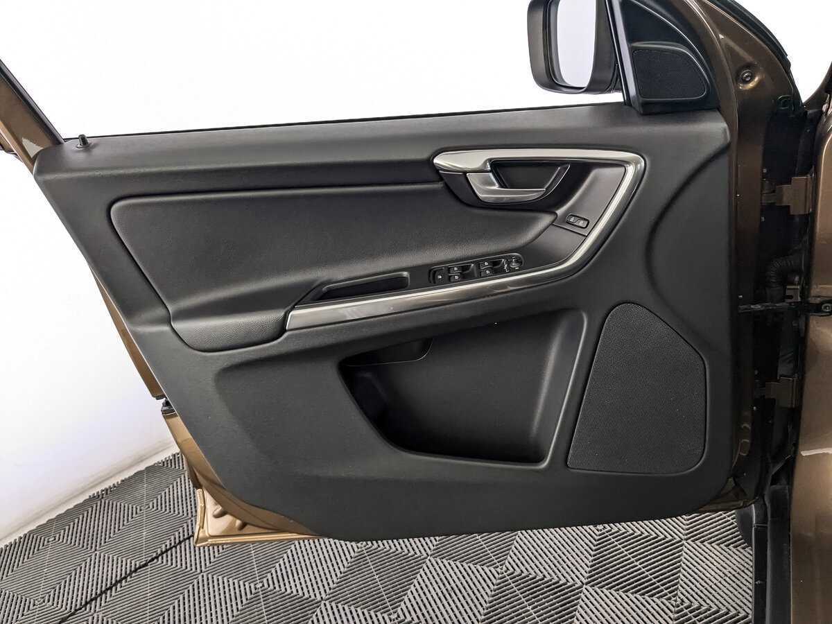 Б/У Вольво ИксЦ60 2012 года. Фото: #14