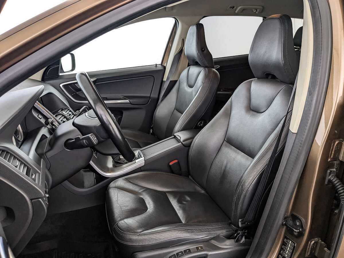 Б/У Вольво ИксЦ60 2012 года. Фото: #15