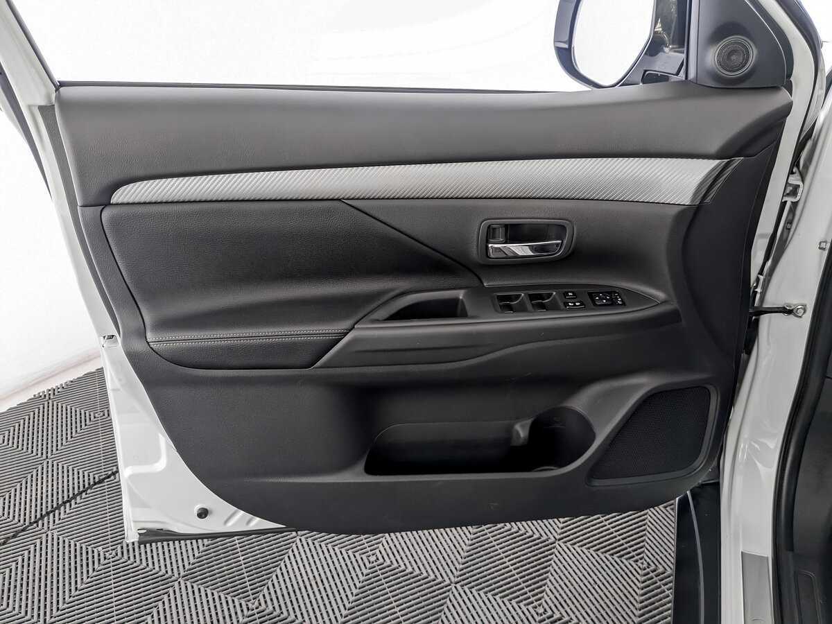 Б/У Митсубиши Оутлэндер 2014 года. Фото: #14