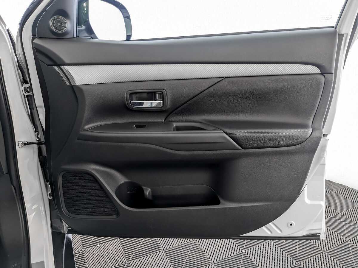 Б/У Митсубиши Оутлэндер 2014 года. Фото: #20