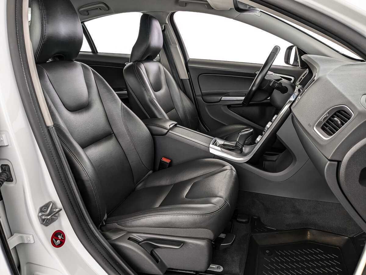 Б/У Вольво С60 2016 года. Фото: #19