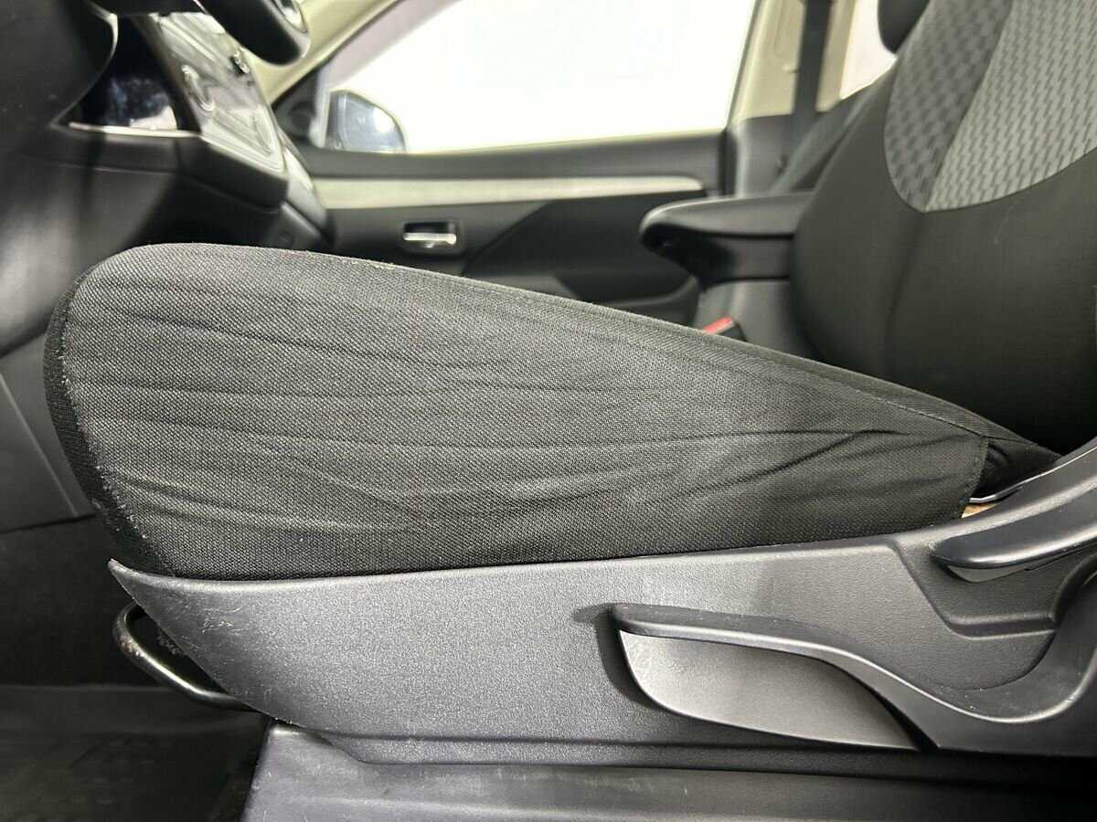 Б/У Митсубиши Оутлэндер 2015 года. Фото: #8