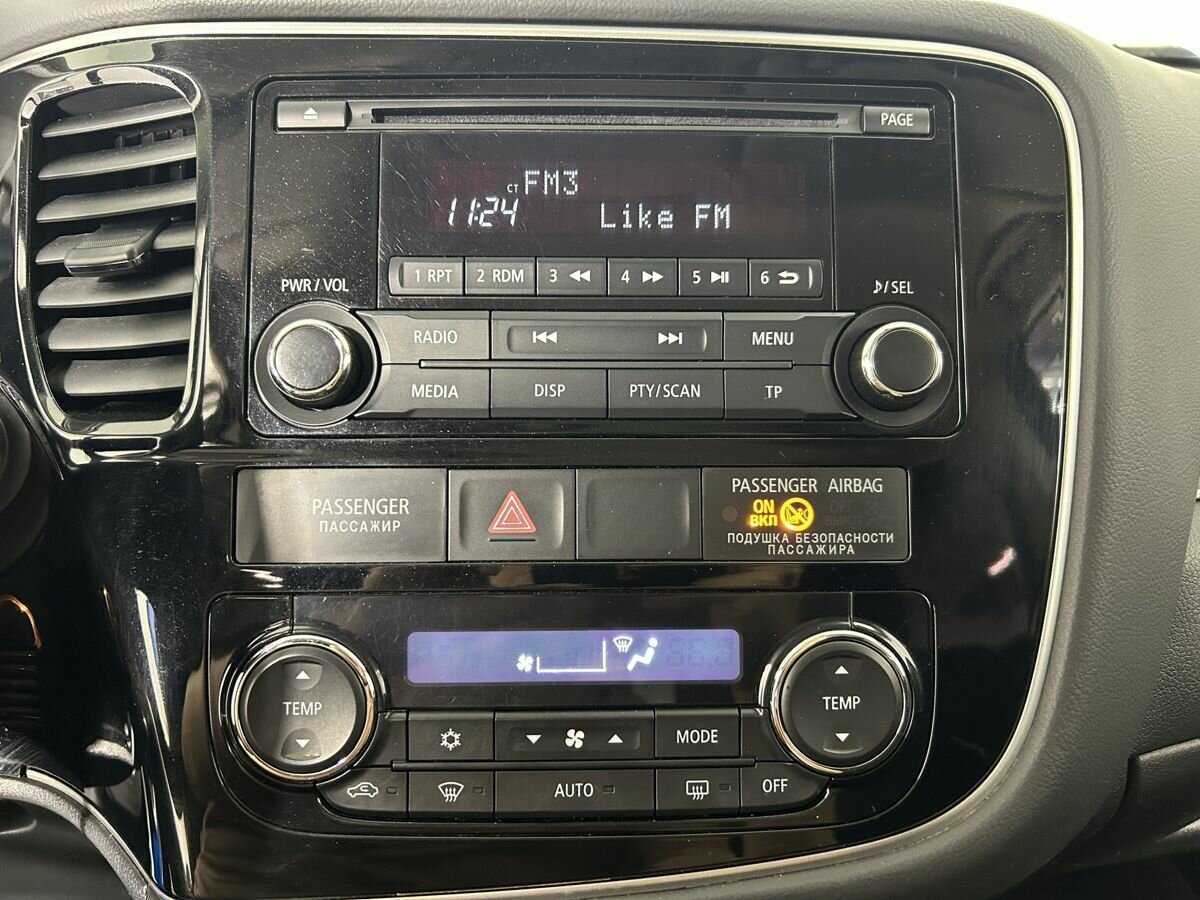 Б/У Митсубиши Оутлэндер 2015 года. Фото: #10