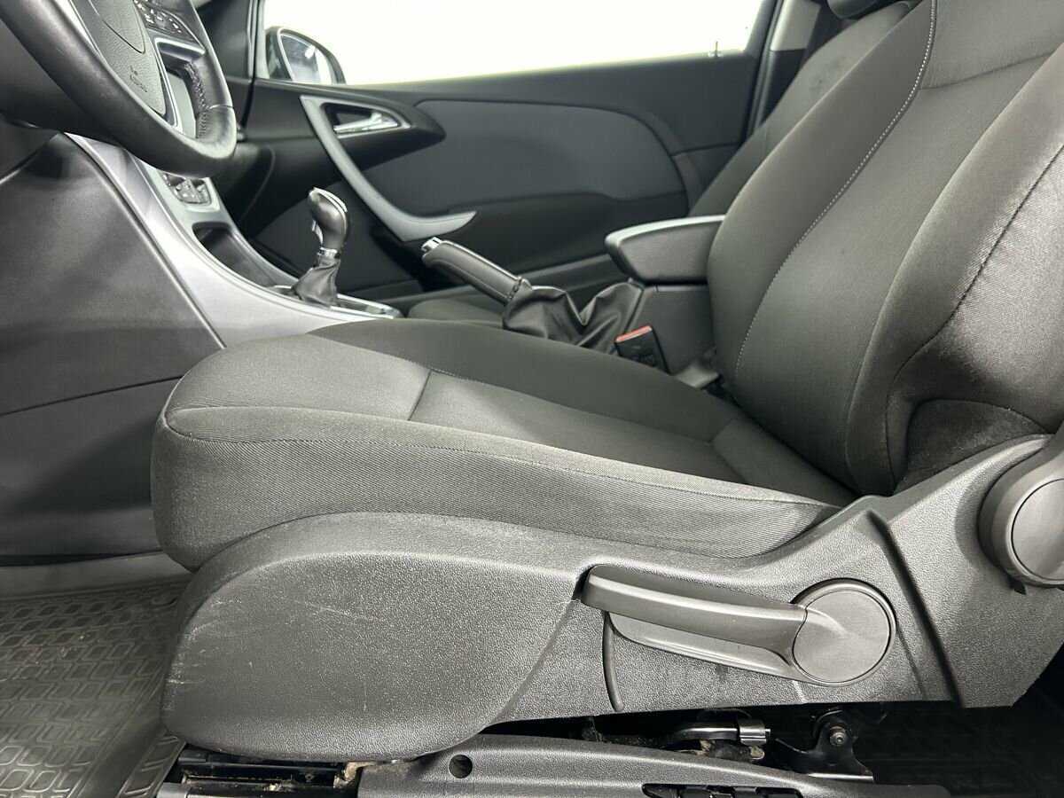 Б/У Опель Астра 2014 года. Фото: #9