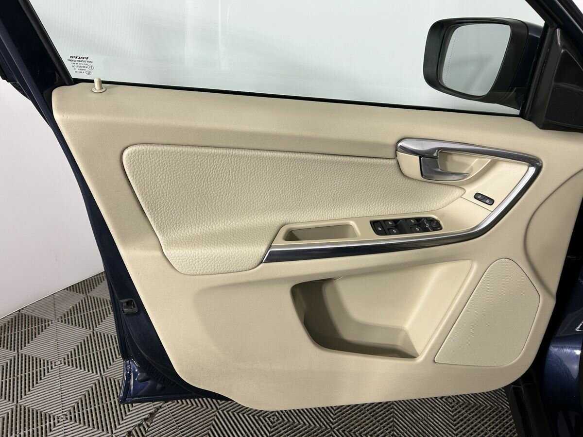 Б/У Вольво ИксЦ60 2012 года. Фото: #7