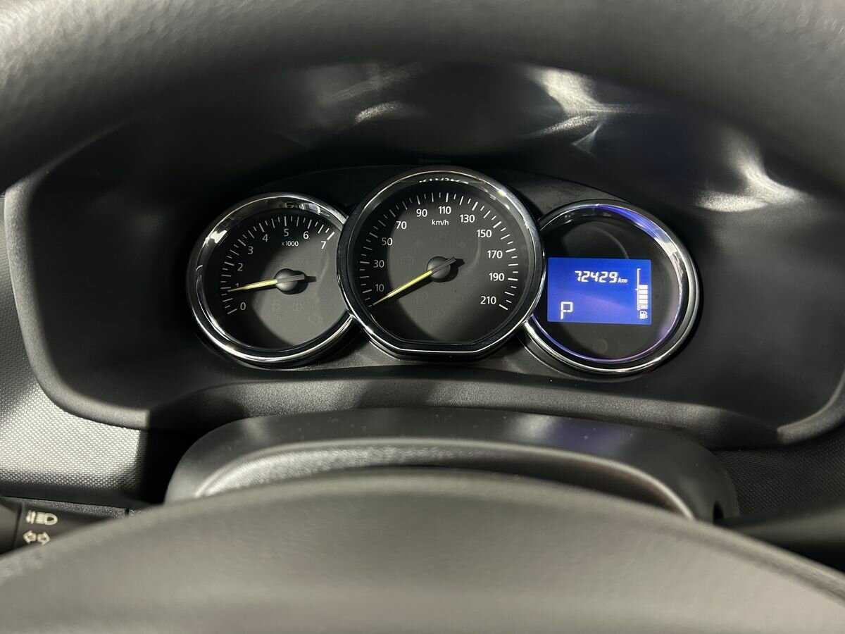 Б/У Рено Логан 2016 года. Фото: #10