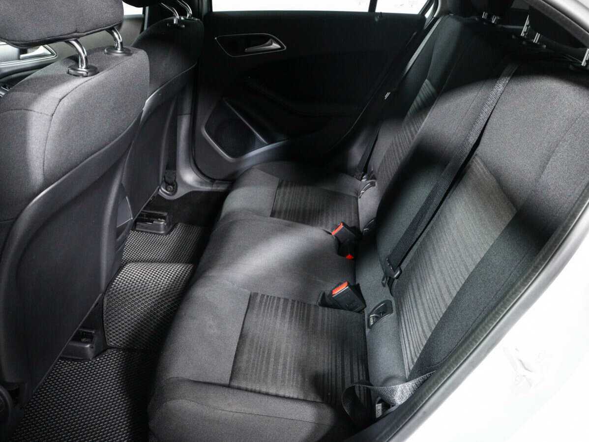 Б/У Мерседес-Бенц А-Класс 2015 года. Фото: #9