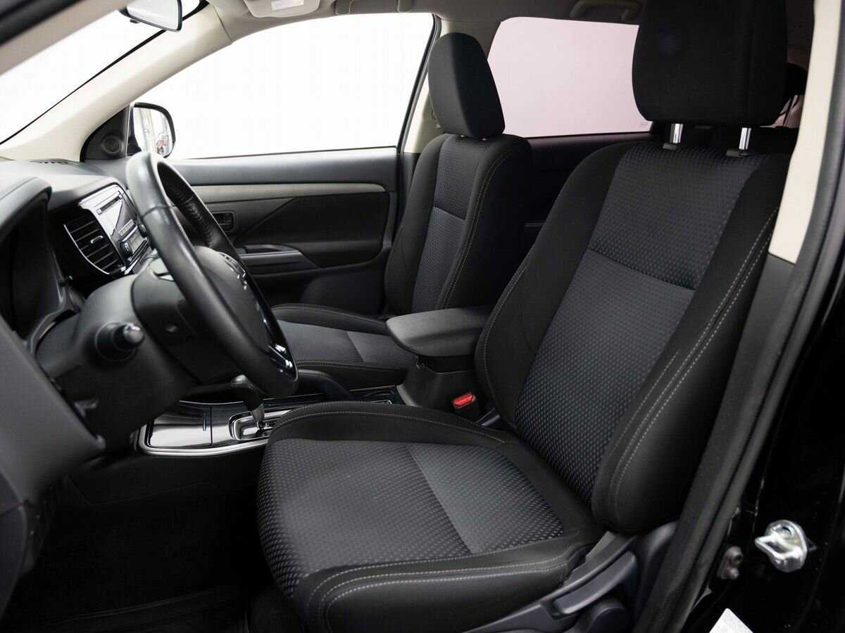 Б/У Митсубиши Оутлэндер 2018 года. Фото: #7