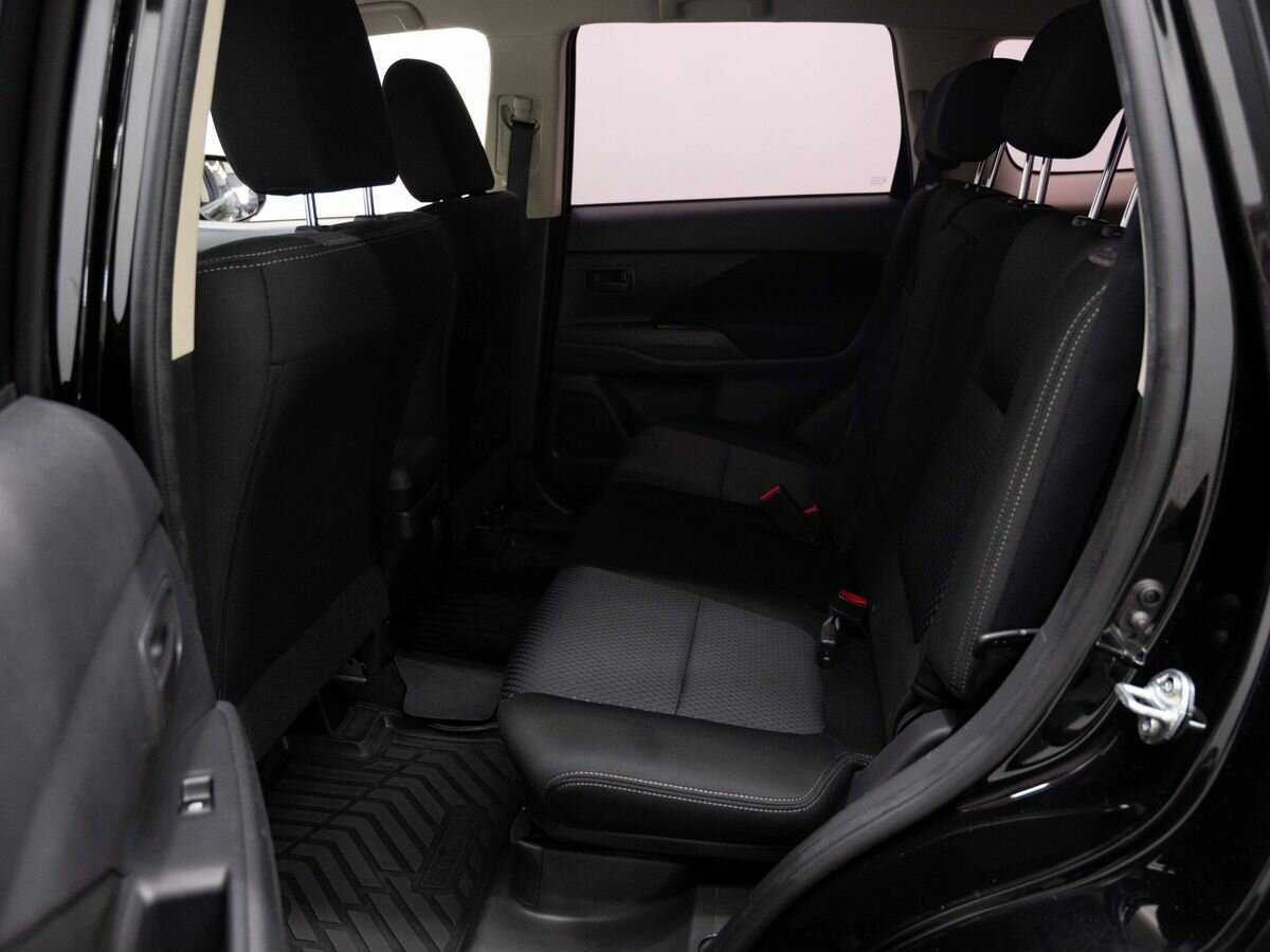 Б/У Митсубиши Оутлэндер 2018 года. Фото: #8