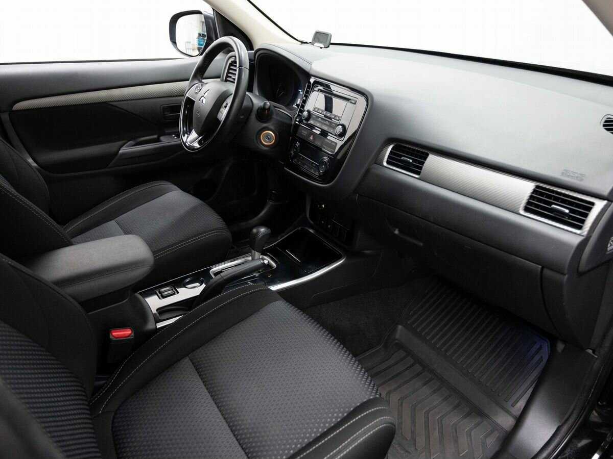 Б/У Митсубиши Оутлэндер 2018 года. Фото: #10