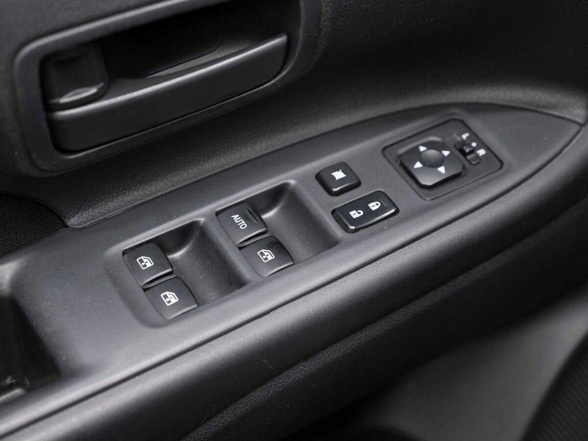 Б/У Митсубиши Оутлэндер 2018 года. Фото: #19