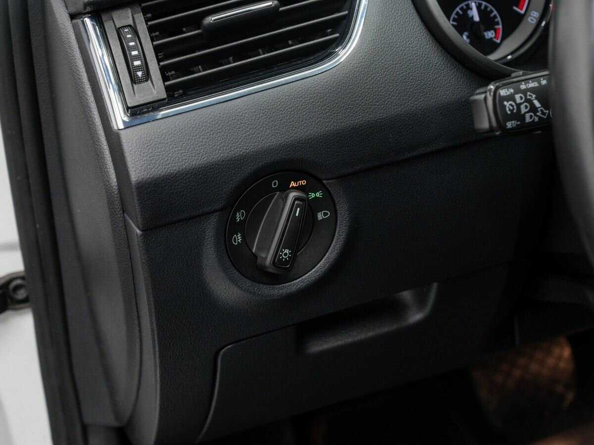 Б/У Шкода Октавия 2018 года. Фото: #13