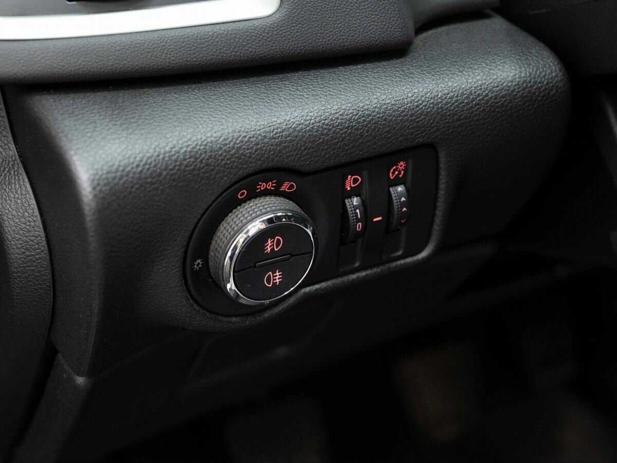 Б/У Опель Астра 2013 года. Фото: #17