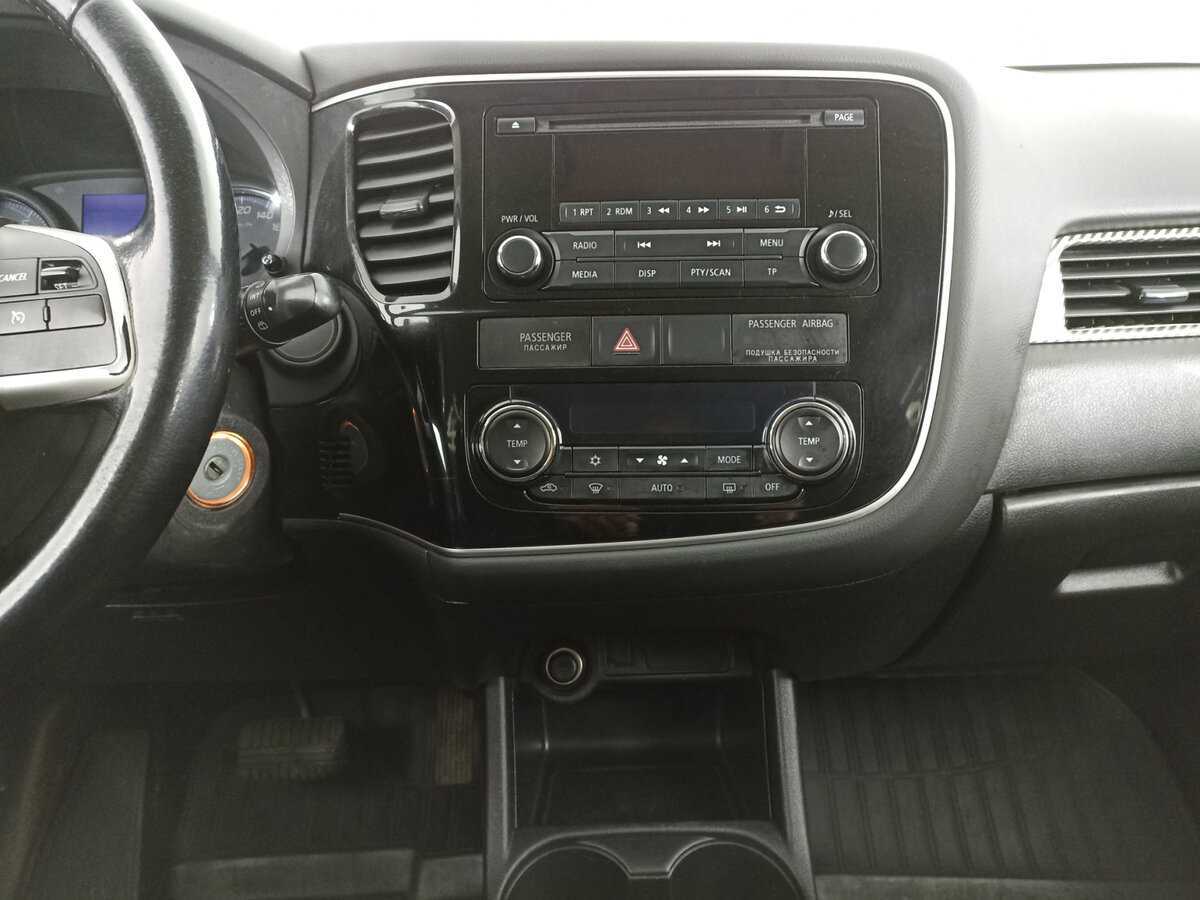 Б/У Митсубиши Оутлэндер 2014 года. Фото: #12