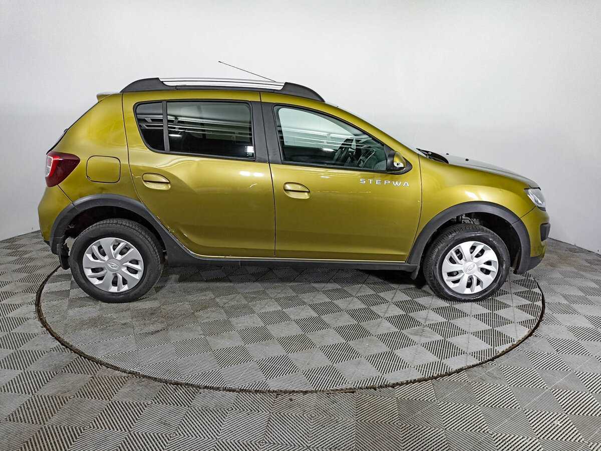 Б/У Рено Сандеро 2017 года. Фото: #3