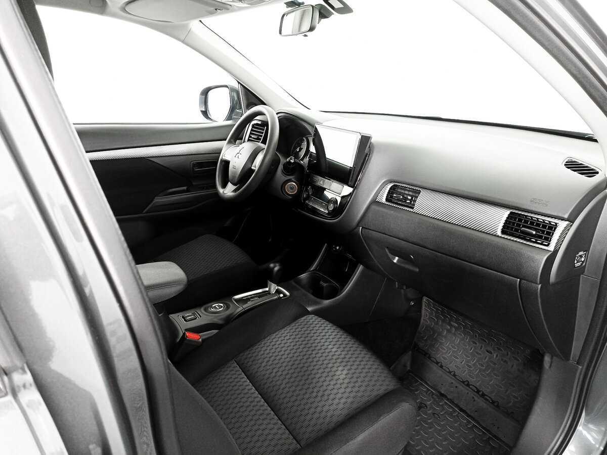 Б/У Митсубиши Оутлэндер 2014 года. Фото: #4