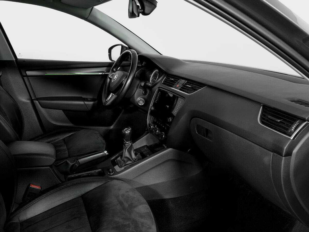 Б/У Шкода Октавия 2018 года. Фото: #8