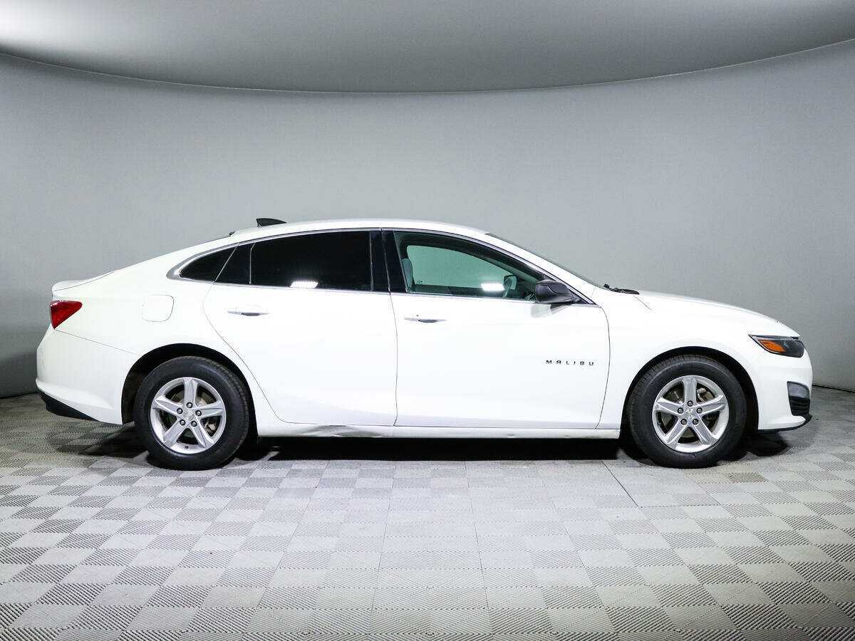 Б/У Шевроле Малибу 2019 года. Фото: #3